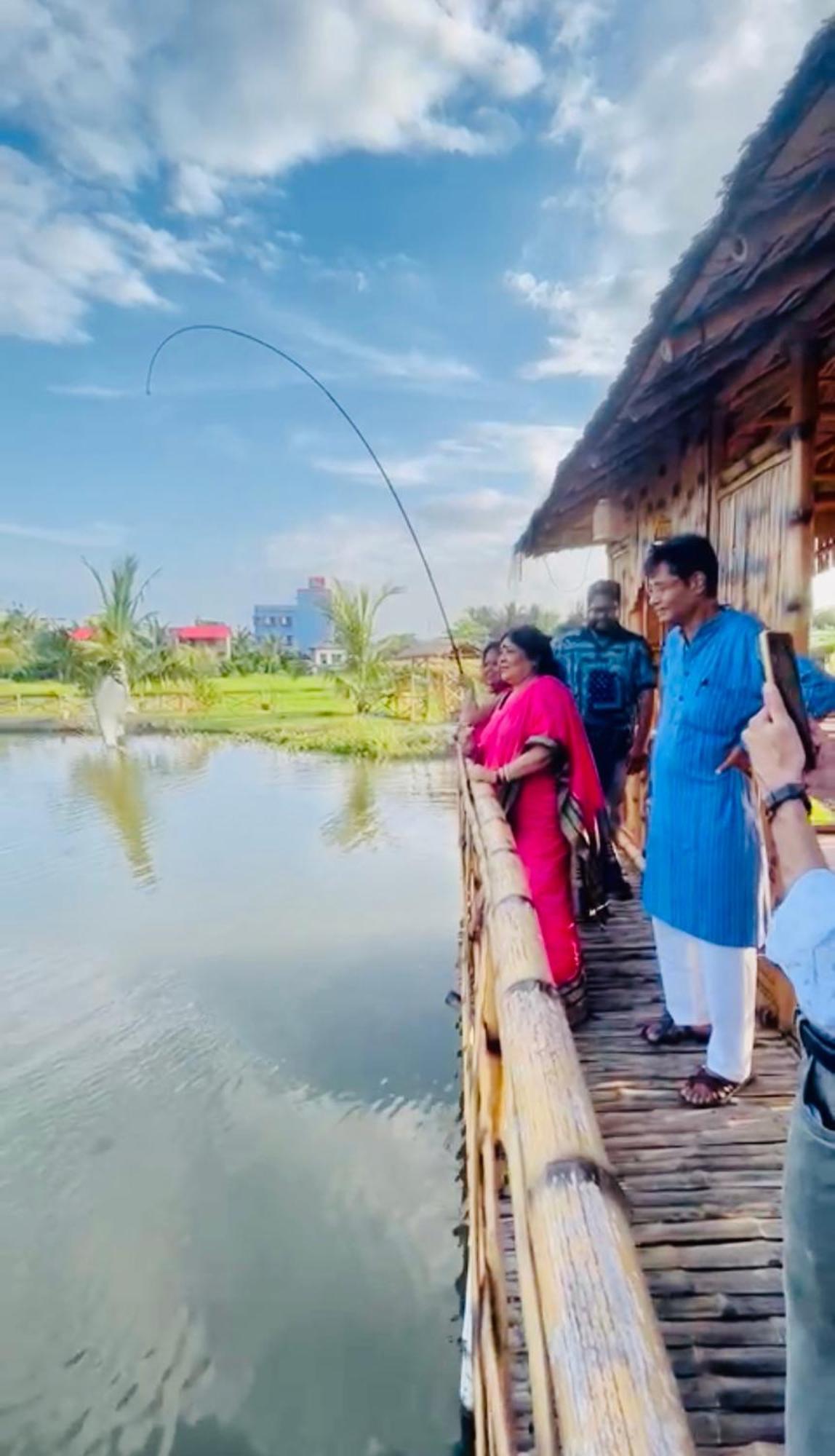 Palli Bangla Resort, Near Ruby Hospital, Anandapur Calcutta Exterior foto