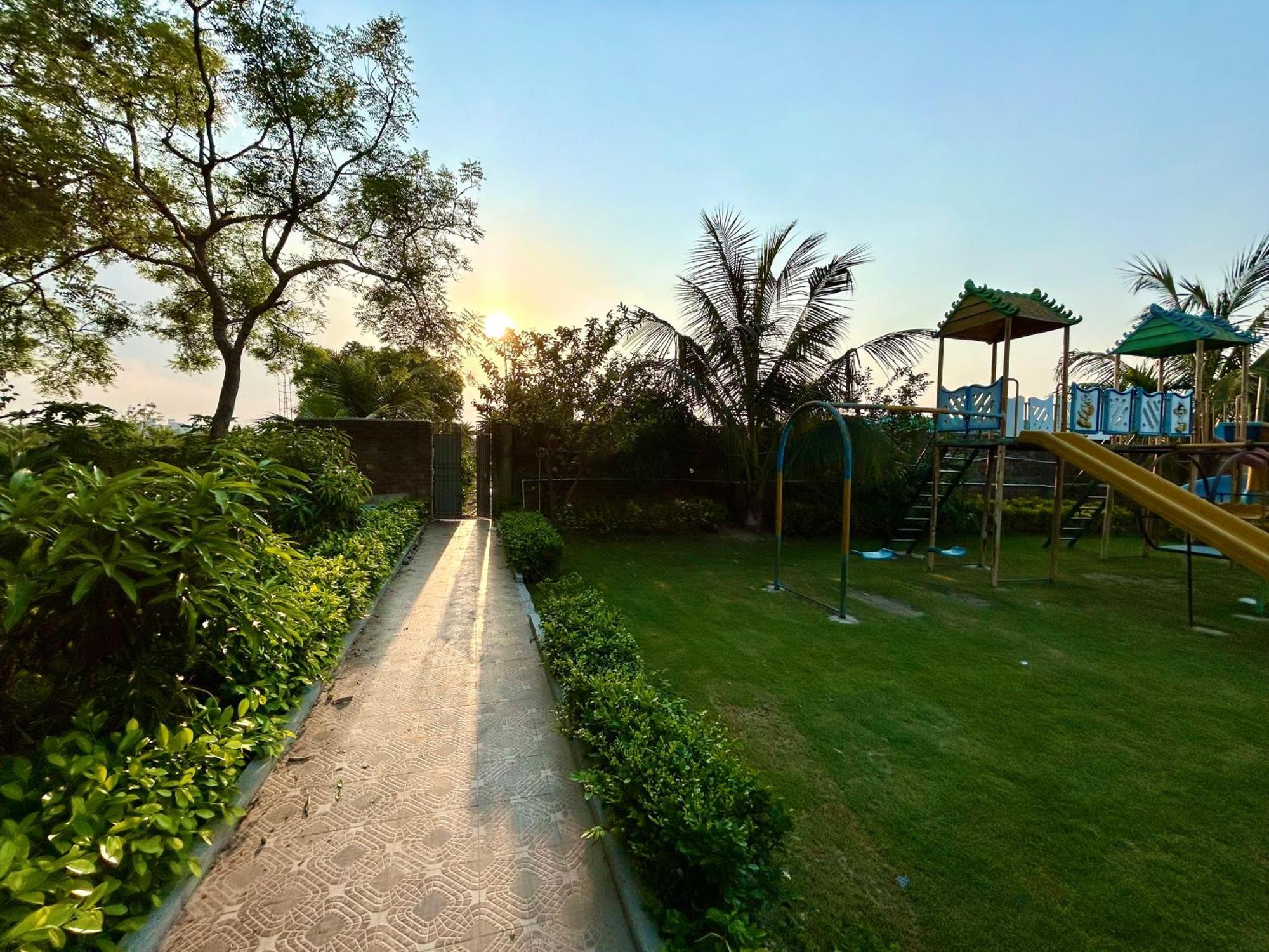 Palli Bangla Resort, Near Ruby Hospital, Anandapur Calcutta Exterior foto